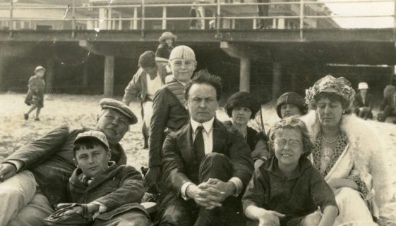 acd-with-houdini-and-family copy